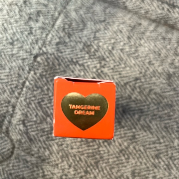 Brand new Too Faced
Lip Injection Extreme Lip Plumper - tangerine dream - Picture 2 of 6